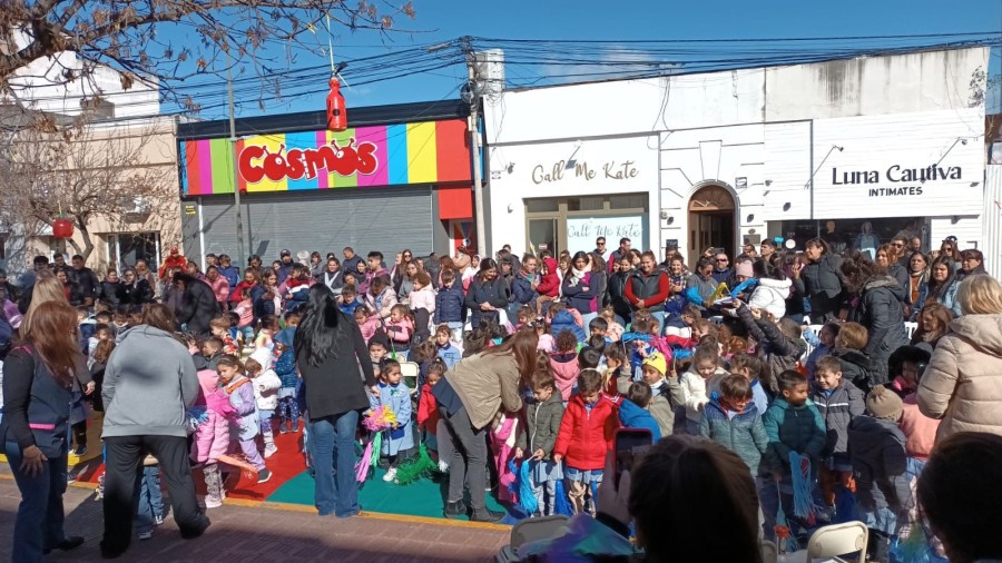 Participaron del encuentro la secretaria de Educaci&oacute;n y Cultura, Norma Becchio; la directora de la instituci&oacute;n, Elena Amarilla; docentes, estudiantes y familias.