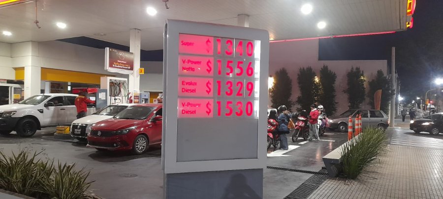 COMBUSTIBLES MAS CAROS. Desde el domingo, las naftas aumentaron algo m&aacute;s de 1% en promedio en las estaciones de servicios de Rafaela.