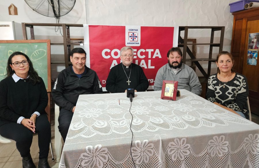 El grupo que brind&oacute; detalles de la Colecta Anual de Caritas.