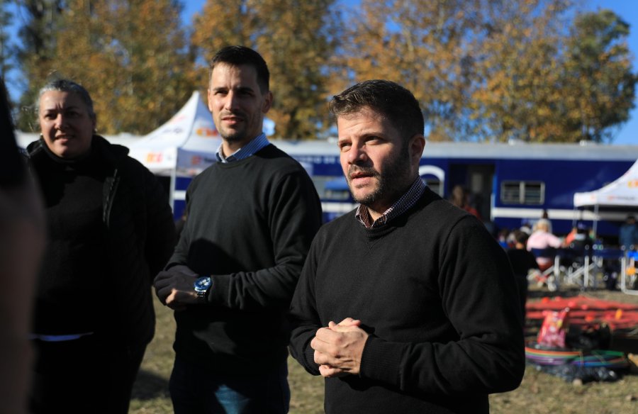 ALTA DEMANDA. El secretario general del Gobierno santafesino, Juan Cruz C&aacute;ndido, y el intendente rafaelino Leonardo Viotti brindaron detalles sobre el funcionamiento de los dispositivos en la ciudad.