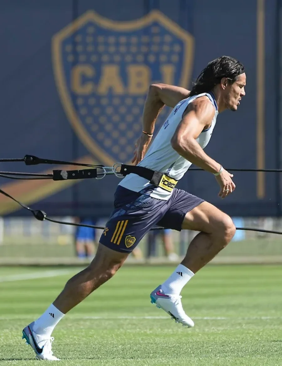 Boca sueña con tener a Cavani al menos en el banco ante Benfica.