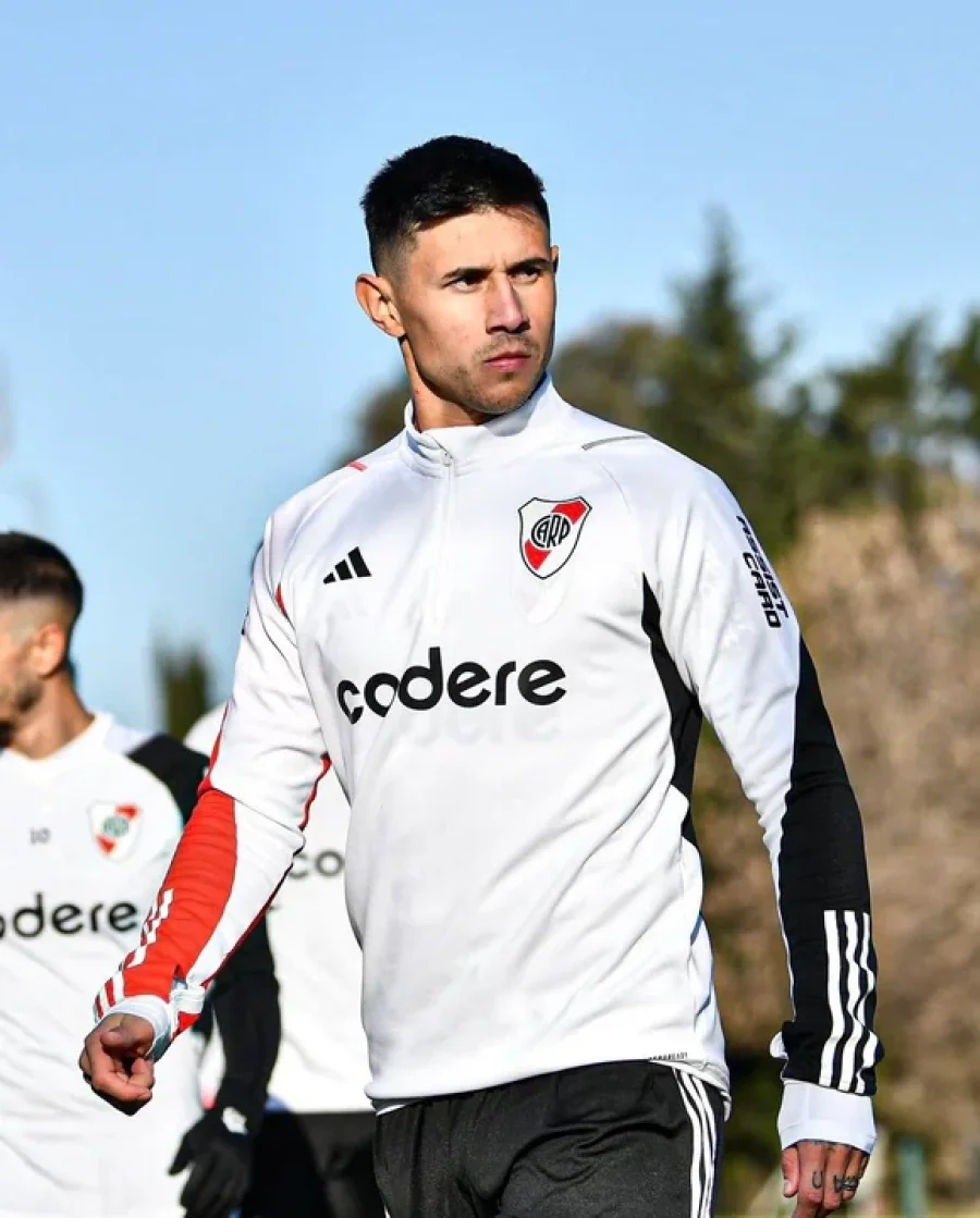 Bareiro debe volver a River tras su paso por Medio Oriente.