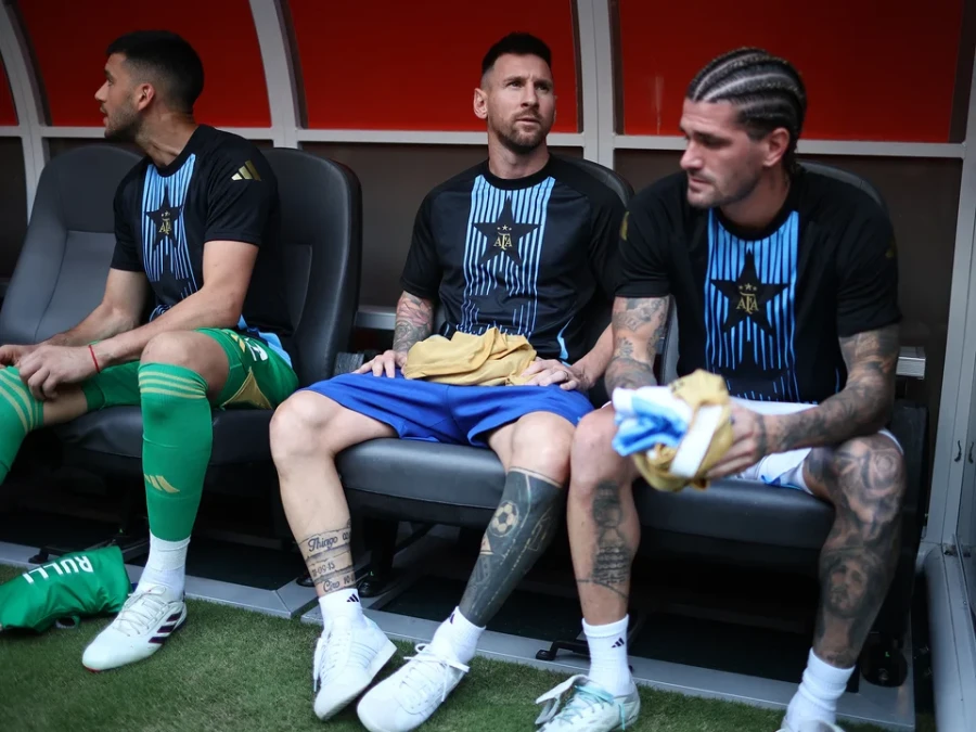 DESDE EL BANCO. El astro no será titular ante Chile.