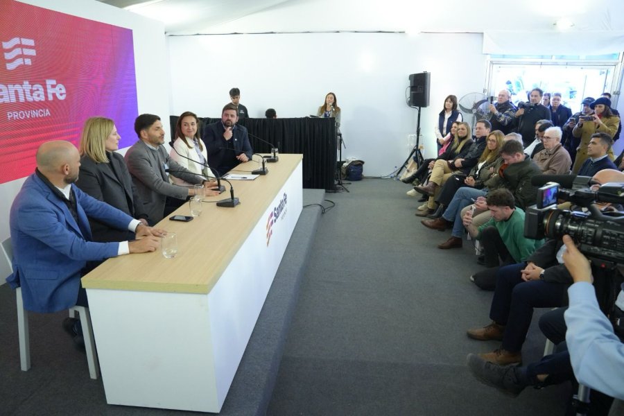 AGROACTIVA. Pullaro ante la prensa en la presentación del Congreso Internacional del Maíz.