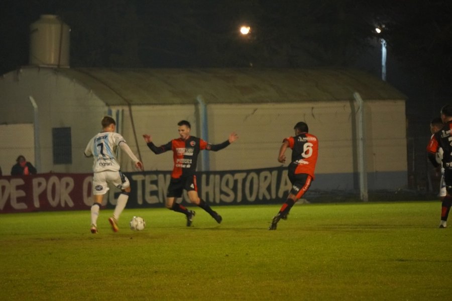 SIN GOLES. La Crema no pudo con Sportivo Roca.