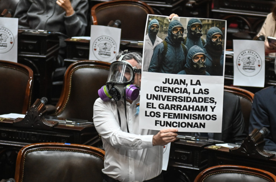 EL ETERNAUTA. As&iacute; se present&oacute; en la sesi&oacute;n el santafesino Esteban Paul&oacute;n.