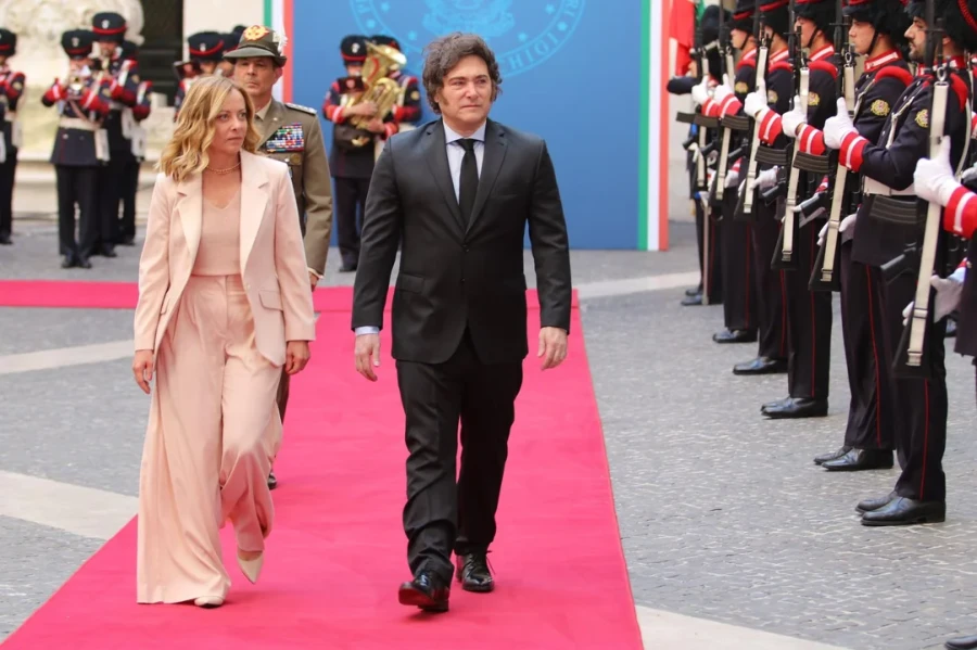 El presidente Javier Milei, junto a su par italiana Giorgia Meloni.