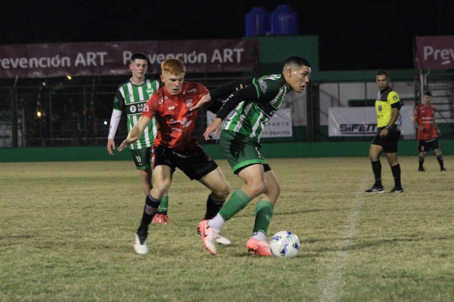 SUMARON UN PUNTO. El partido fue en cancha de Unión.