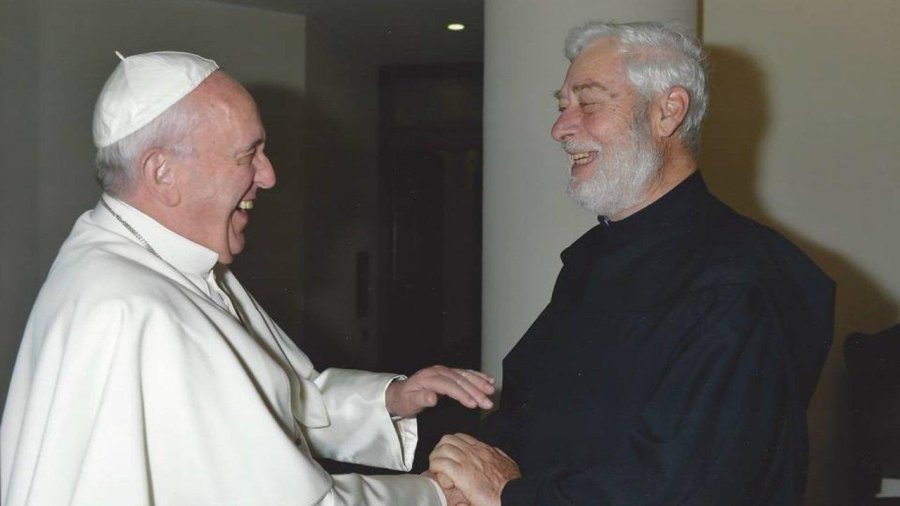 MAMERTO MENAPACE. Su legado literario y pastoral dejó un profundo impacto espiritual.