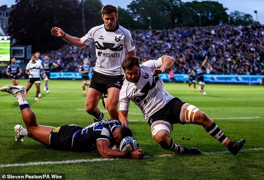 RAFAELINO. Pedro Rubiolo durante su ingreso en el partido jugado este viernes.