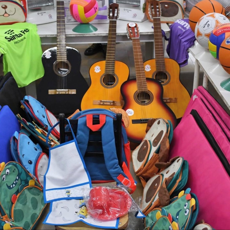 Parte de los materiales recibidos por el Jardín de Infantes.