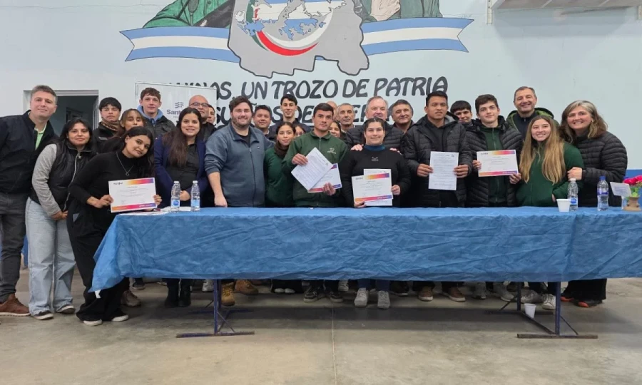 En el Centro de ExCombatientes, quienes participaron del acto.