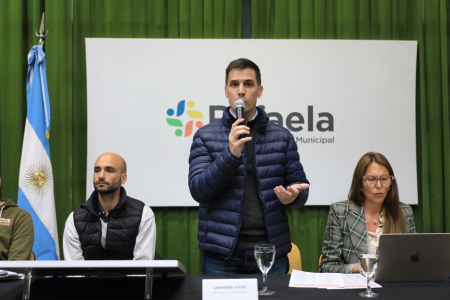 PROGRAMA. El intendente Leonardo Viotti encabez&oacute; el sorteo que se llev&oacute; a cabo este lunes en el palacio municipal.