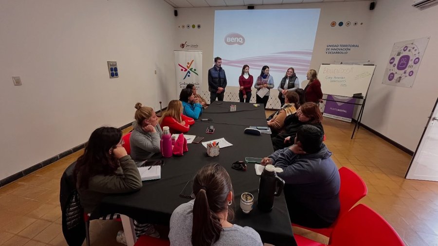 Los participantes durante la primera jornada de actividad.