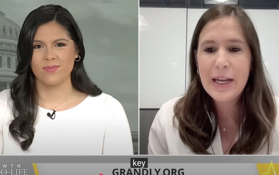 La cofundadora y directora de Grandly, Pili Abouchaar (a la derecha), habla sobre el trabajo del apostolado con los abuelos en “EWTN Pro-Life Weekly”.