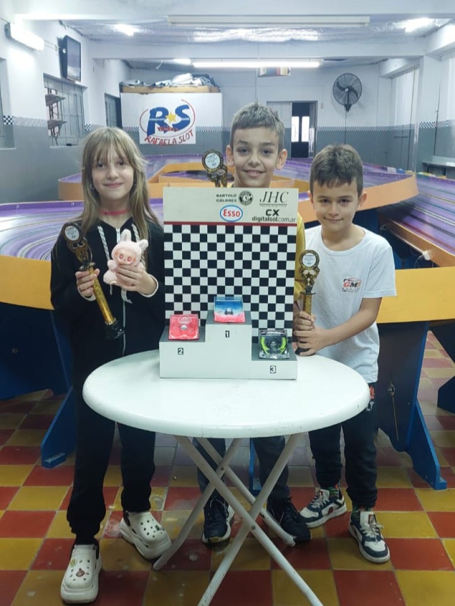PODIO SPORT JUNIOR. 2) Elisa Ferpozzi, 1) Pedro Schinner, 3) Genaro Schinner.