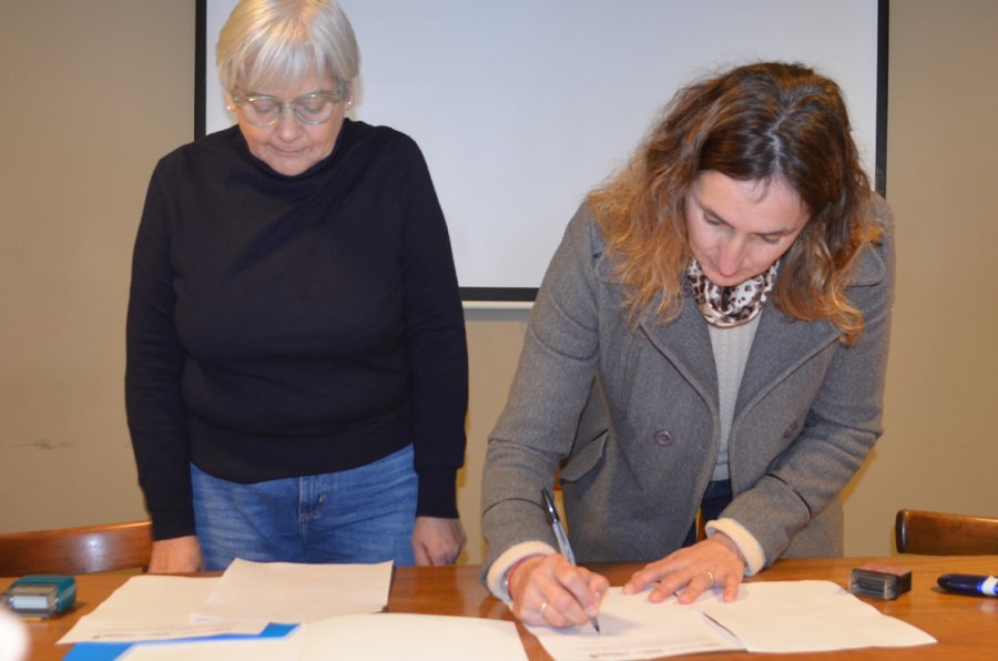 Evangelina Vigna suscribe el acuerdo, observa Julia Rearte.