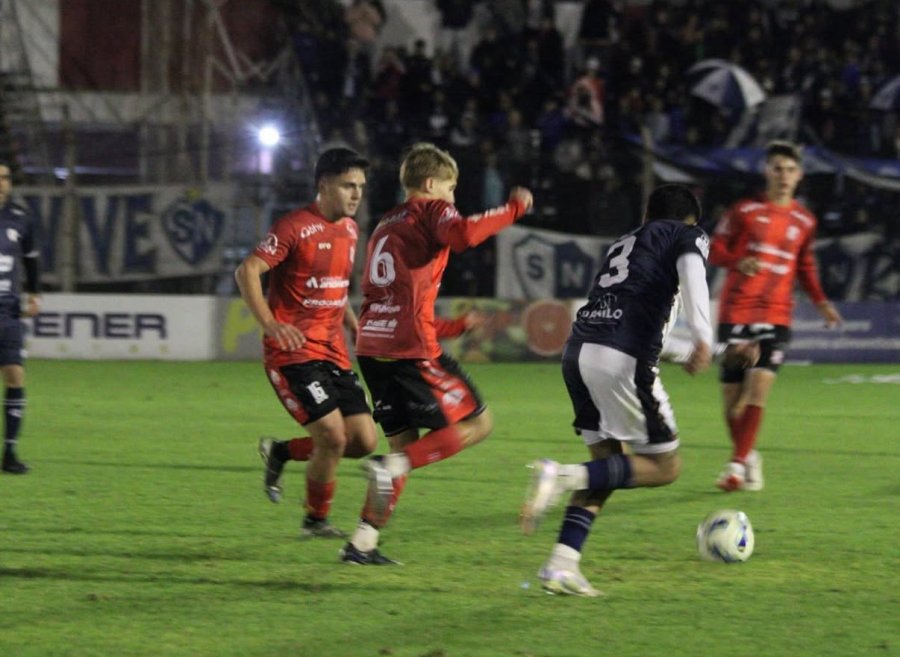 9 DE JULIO Y SPORTIVO NORTE ARMARON UN PARTIDAZO EN EL SOLTERMAM QUE TERMINÓ 4 A 4