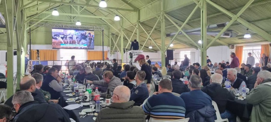 TERCERA EDICION.  Alrededor de 300 productores de toda la región participaron del evento que se desarrolló este viernes en la Sociedad Rural de Rafaela.