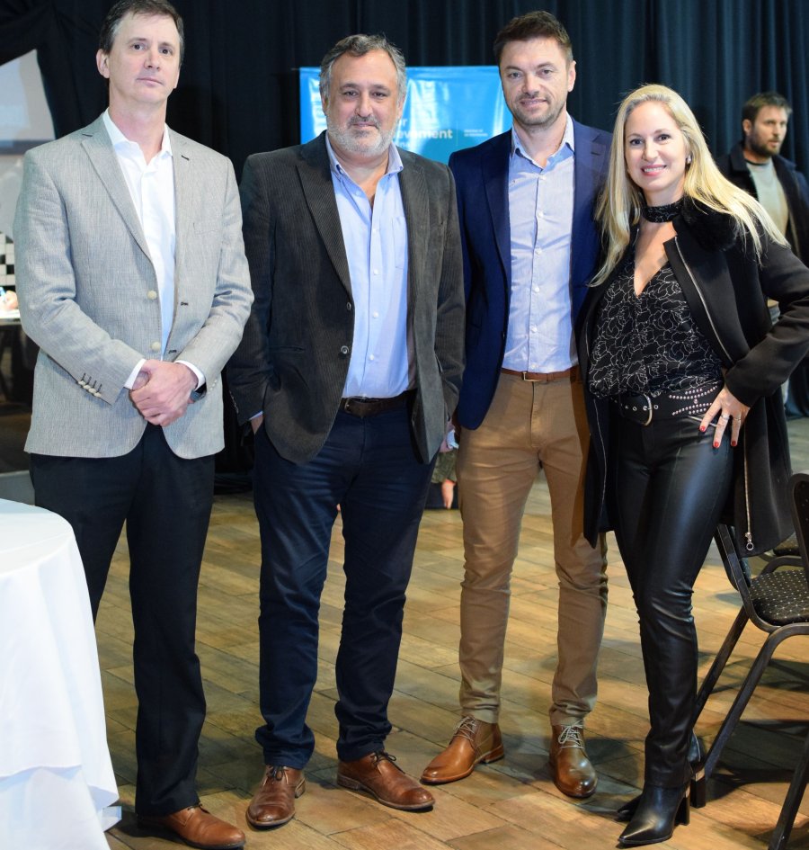 Fernando Boggione (Fundador Junior en Santa Fe) Mariano Schor (Dyscon), Fabián Maine (Maine SA) y Luciana Mencari (Junior en Santa Fe). (FOTO J.A.)