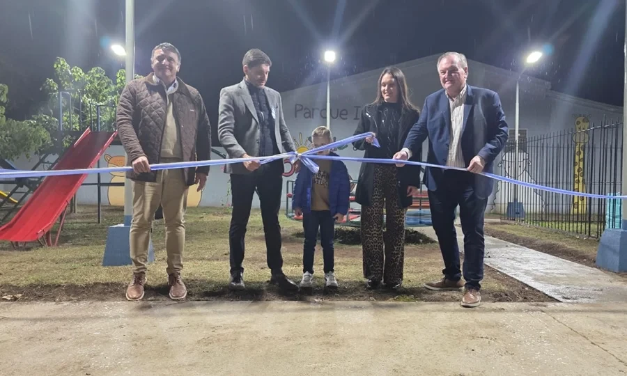 En Ambrosetti, corte de cintas inaugurando la obra.