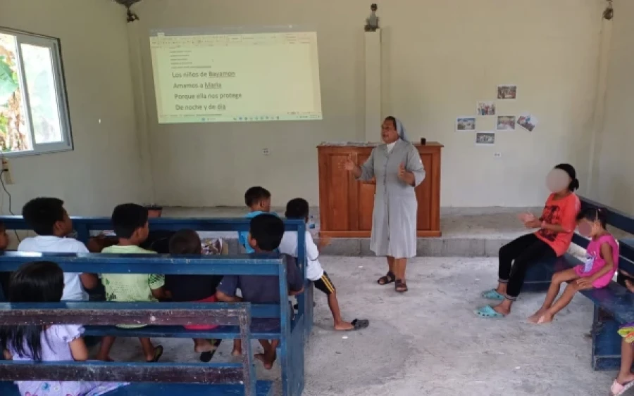 Catequesis con niños.