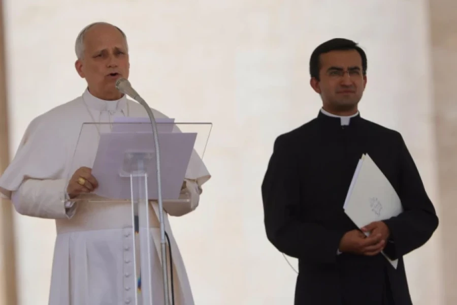 ÇEl Pontífice durante el rezo mariano.