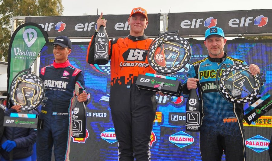 Jorge Barrio (2°), Thiago Martínez (1°) y Jerónimo Teti (3°) en el podio de la Clase 3.
