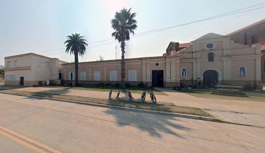 Fachada de la Cas Salesiana en Colonia Vignaud.