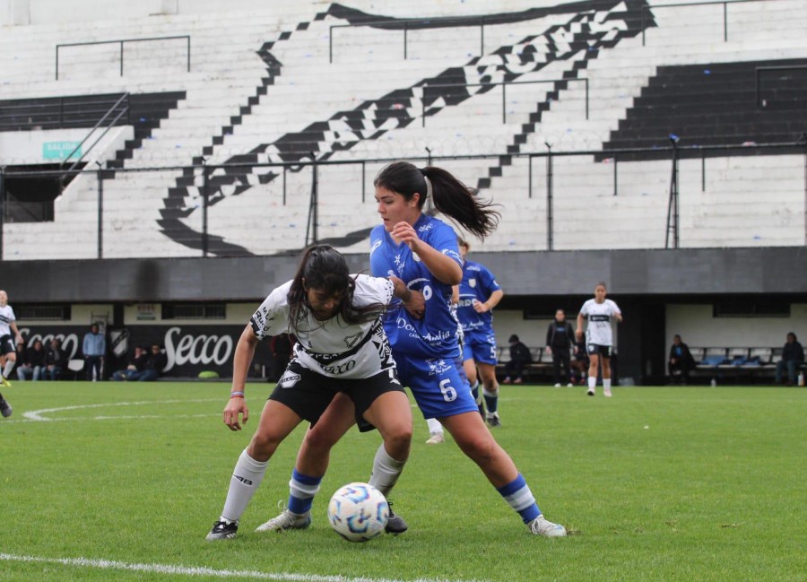 TRASPIE. Las chicas de la Crema no pudieron en Floresta.