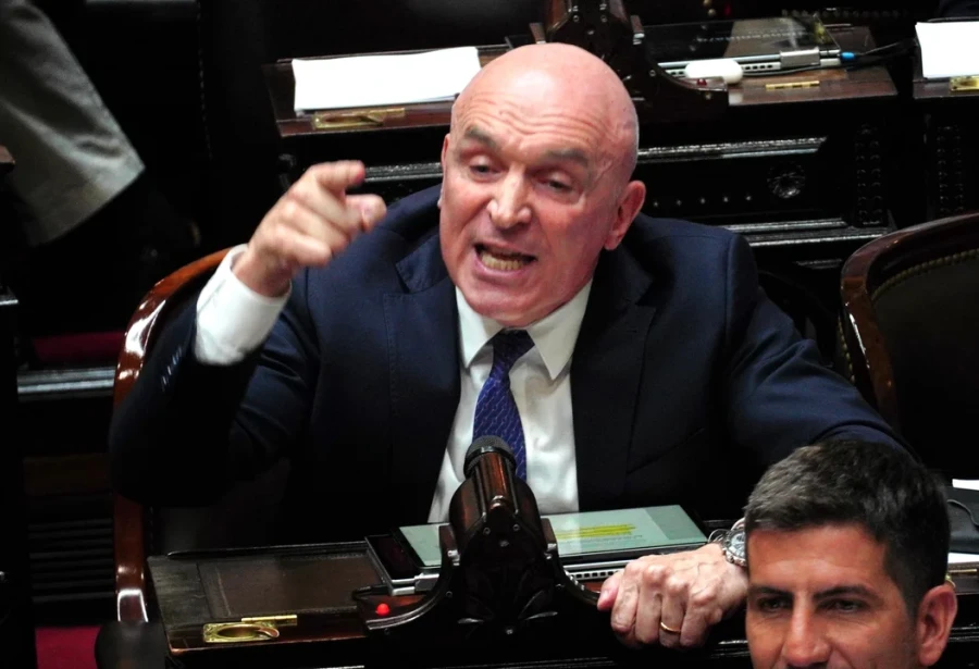 El altercado llegó a un punto tal que Espert debió ceder al pedido de que abandonara la sala.