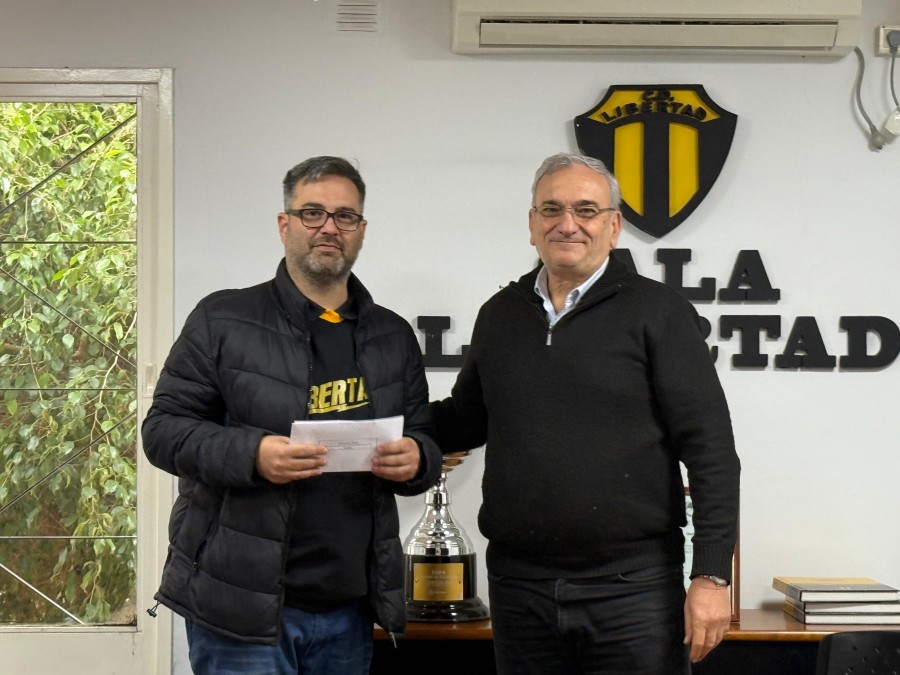 La oportunidad fue propicia para entregar ayudas económicas.