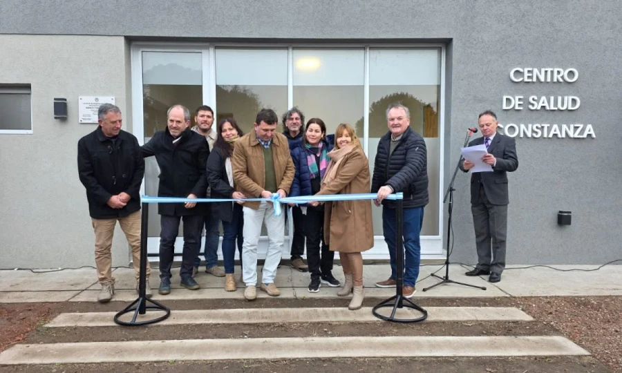 Con el corte de cintas quedó inaugurado el nuevo centro de salud.