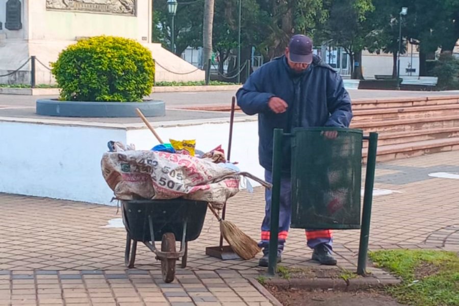 TRABAJOS DE LIMPIEZA. Los operativos se vienen desarrollando en distintos puntos de la ciudad.