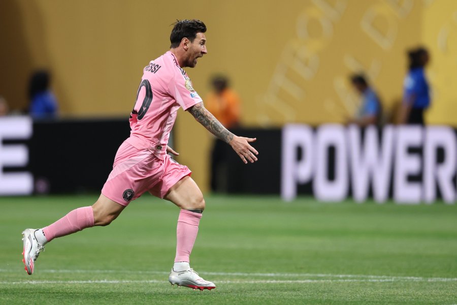 QUE GOLAZO. De tiro libre, le dio los tres puntos al Inter Miami.