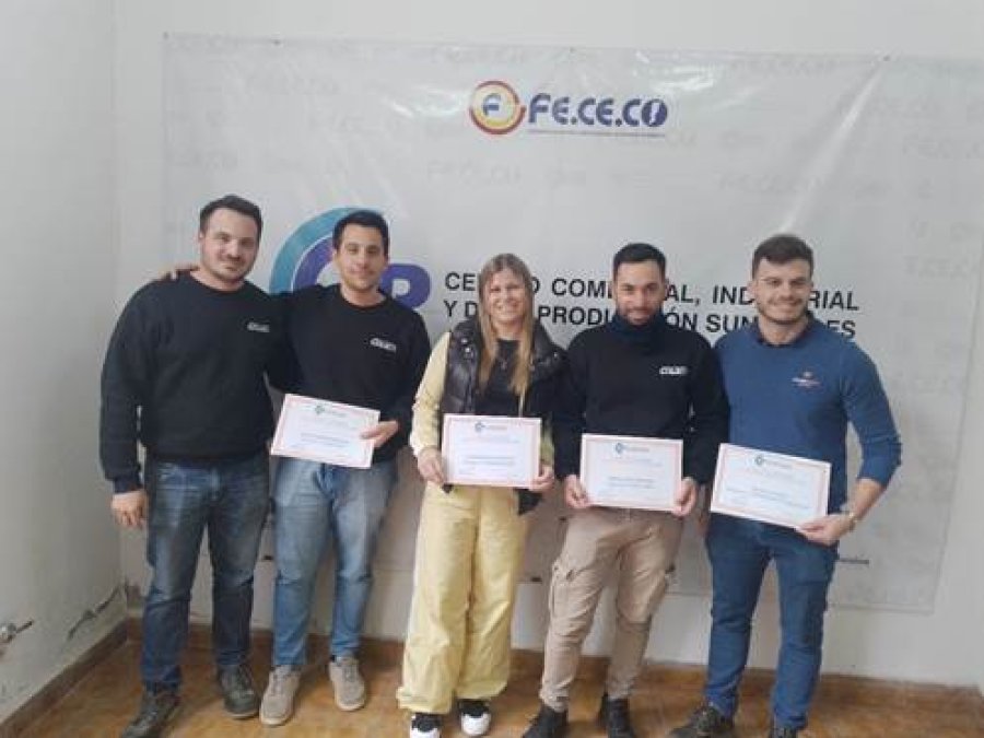 JÓVENES EMPRESARIOS. El grupo de sunchalenses aspirantes al significativo galardón.