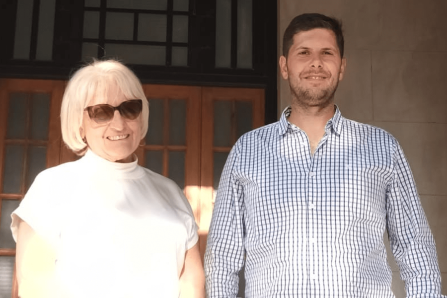 ANFITRIONES. Norma Bessone y Leonardo Alassia se preparan para recibir a la cadena láctea.