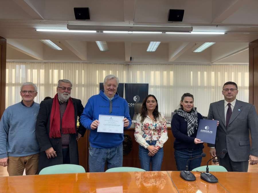 CONCEJO. Remo Pignoni, Néstor Brisi, Oscar Vico, Vale Soltermam, Mónica Milanesio y Lisandro Mársico en la sesión de este jueves.