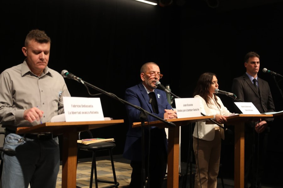 RAFAELA DEBATE. Los cuatro candidatos a concejales el miércoles en el Centro Recreativo Metropolitano.