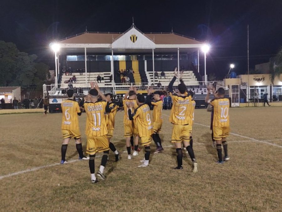 CONTUNDENTE. Libertad se trepó a la punta.