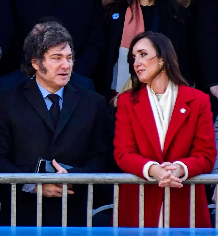 La tensa relación se traslada a lo protocolar.