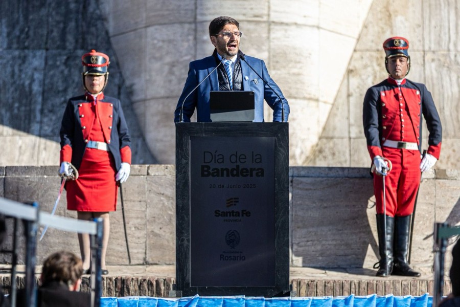Pullaro encabezó este viernes el acto central por el Día de la Bandera.
