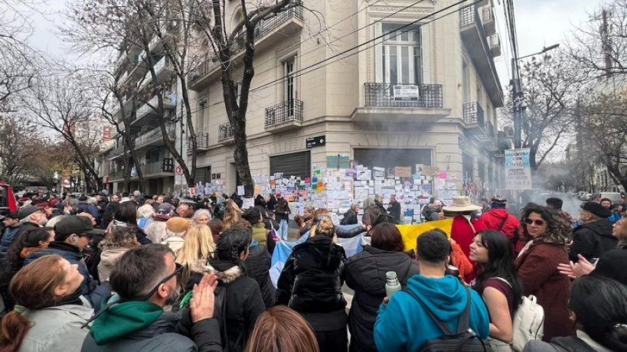 BULLRICH ACUSADA. Cristina Kirchner denunció un operativo “ilegal” en su casa.