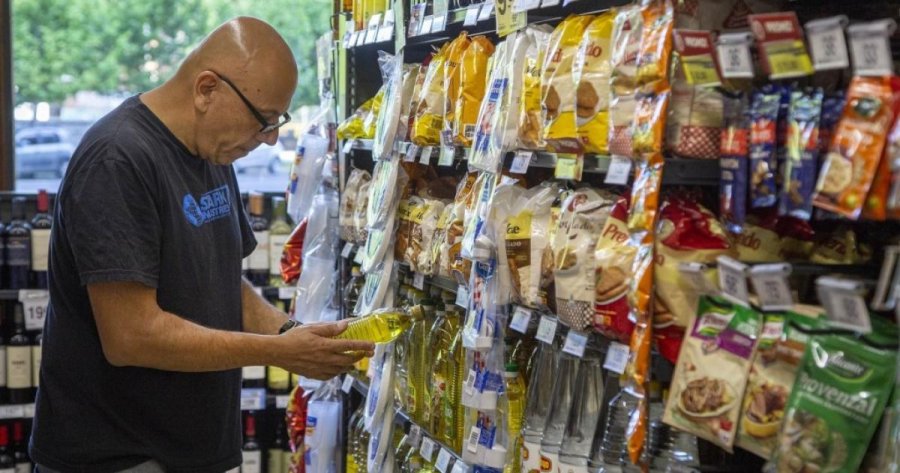 EL CONSUMO SIGUE CRECIENDO. La mejora se sostuvo por las ventas en comercios de cercanía, farmacias y comercio electrónico; mientras que supermercados y mayoristas continuaron en retracción.