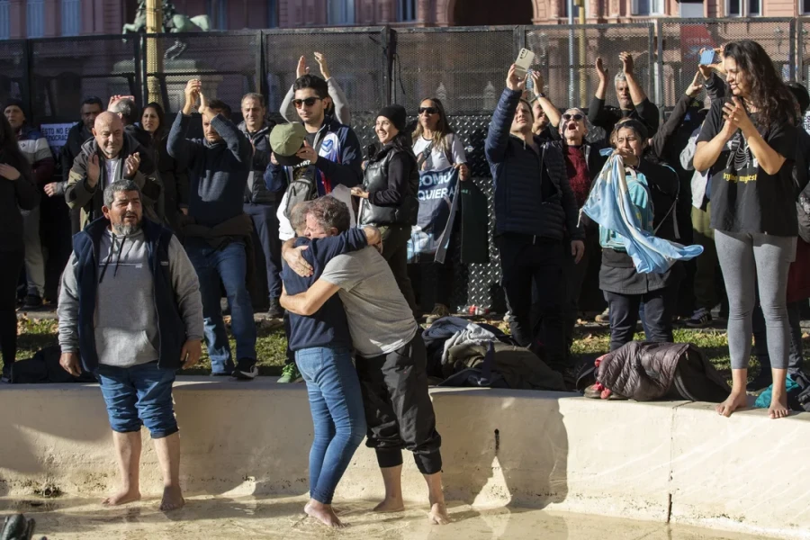 Militantes en Plaza de Mayo durante la marcha en apoyo a Cristina Kirchner.
