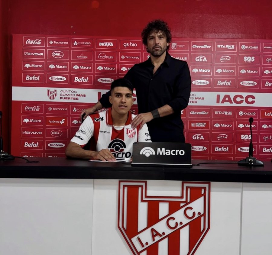 AGUSTÍN BRAVO JUNTO A FABRICIO FONTANINI, SU REPRESENTANTE