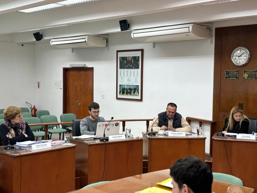 El bloque de concejales oficialistas durante la reuni&oacute;n de comisi&oacute;n de este lunes. (PRENSA CONCEJO)