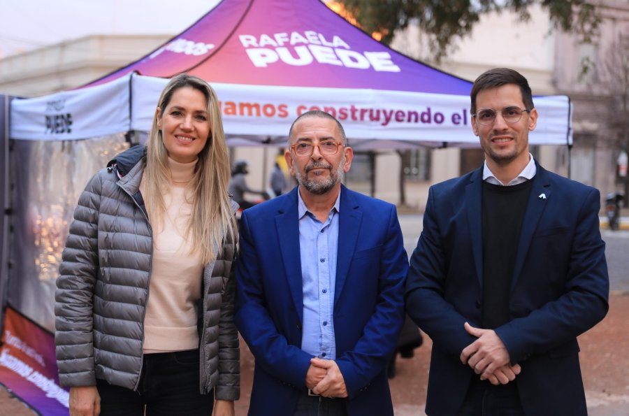 TRIO. Carolina Losada, Juan Scavino y Leonardo Viotti durante la conferencia de prensa que se desarrolló ayer en la Plaza 25 de Mayo.