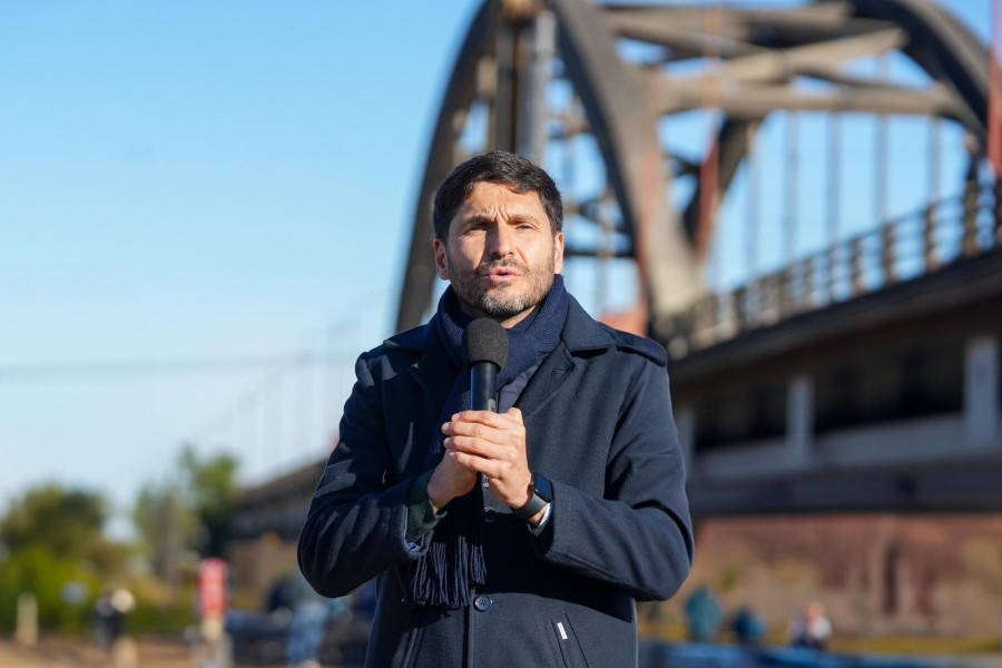 El gobernador Maximiliano Pullaro.