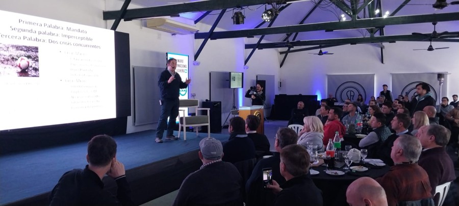 ESCENARIO. Hubo importantes disertaciones de expertos en temáticas que iban más allá de lo sectorial.